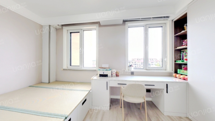 精装三居室 南北通透  房本满二-卧室A