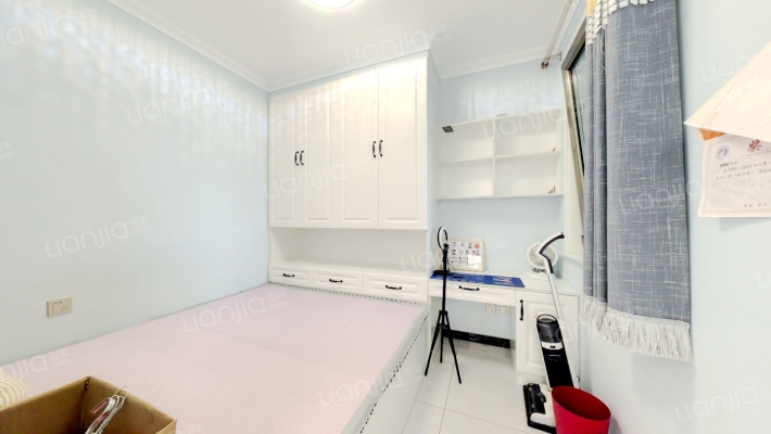 高铁站旁边精装三居室，全天采光-卧室A