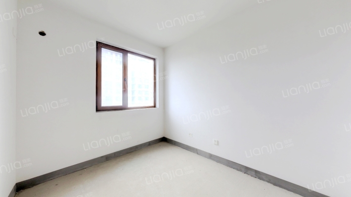 此房是南北通透三居室，全明格局，看房方便。-卧室A