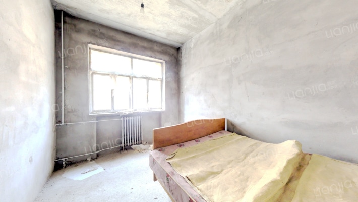 主城区东兴北街 板楼一层 大四居 集中供暖-卧室A