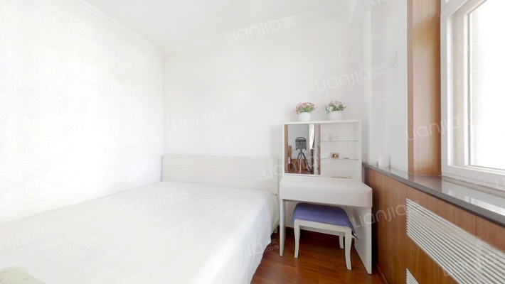 南北通透，精装修，可贷款，主路边上，有车位-卧室B