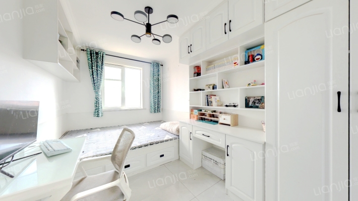 德信公园 交通方便 小区24小时安保 中高喽层采光好-卧室A