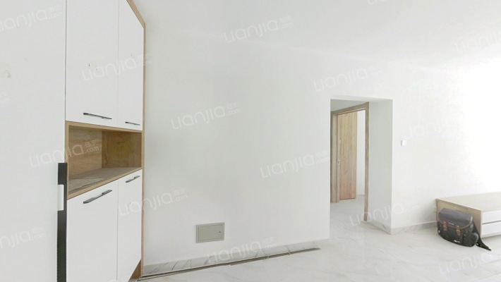 小区位于华阳路北 精装修没住过-餐厅