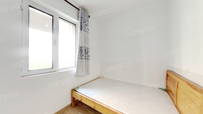 房本满二  南北通透三居室  价格合理   整洁干净-卧室A