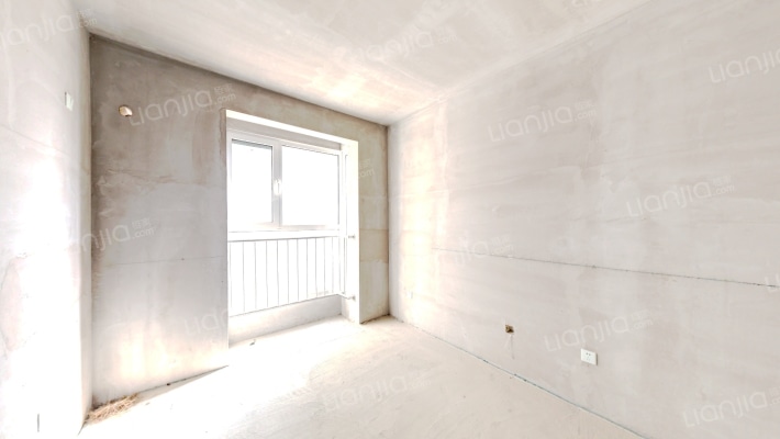 19年交房的，楼龄很新，楼间距大户型好-卧室B