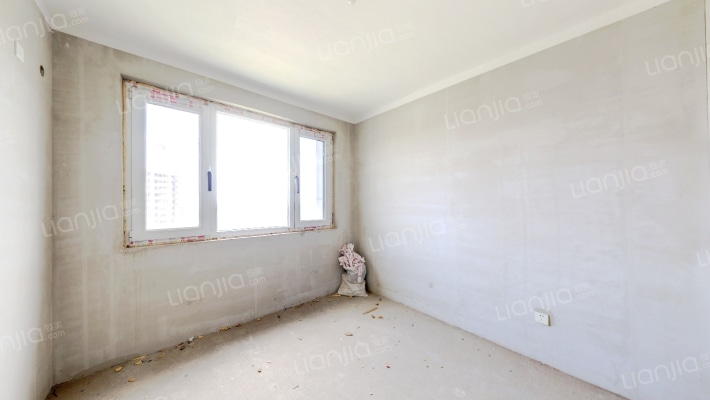 华融现代城南北通透三居室，证快满二了。-卧室B