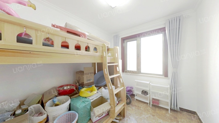 温莎假日通透三居室，交通便利，地理位置得天独厚。-卧室A