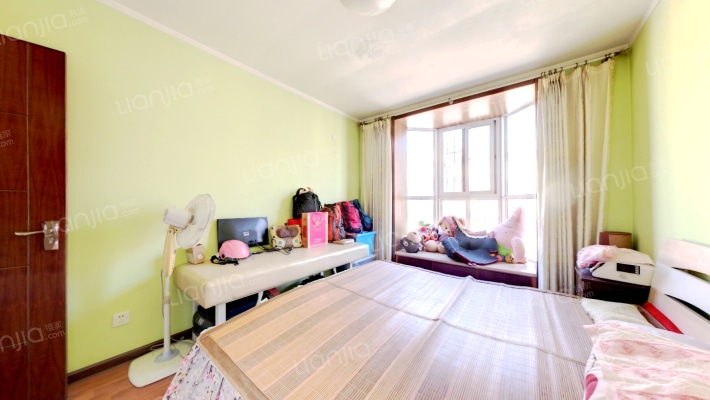 德信公园旁，南北通透，精装满五三居两卫户型。-卧室A