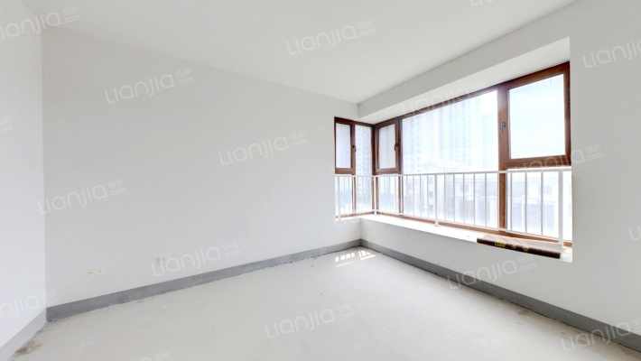 高铁新干线南北通四居，中间位置，中间楼层，业主诚售-卧室D