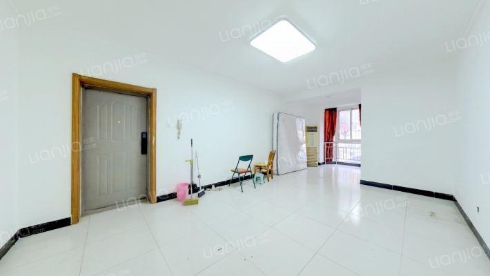 德信公园西侧，名流五期 大三居，集体供暖，低楼层-客厅