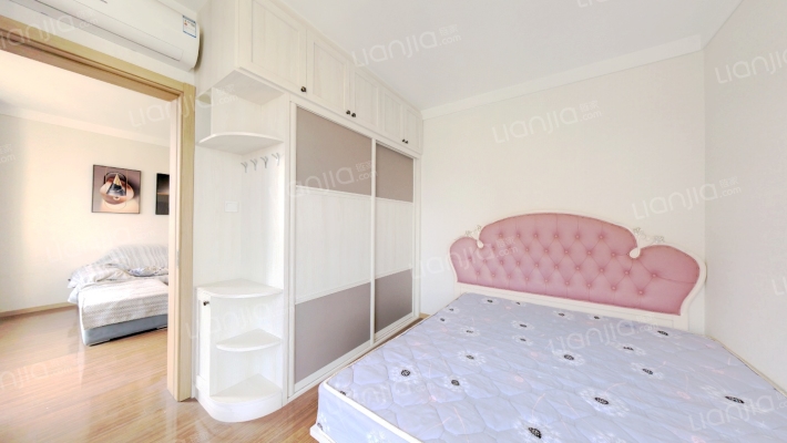 业主好沟通，房子精装修，家具家电齐全，可拎包入住-卧室C