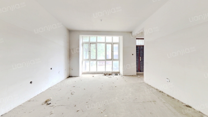 军官社区联排别墅，集体供暖，随意装修-客厅