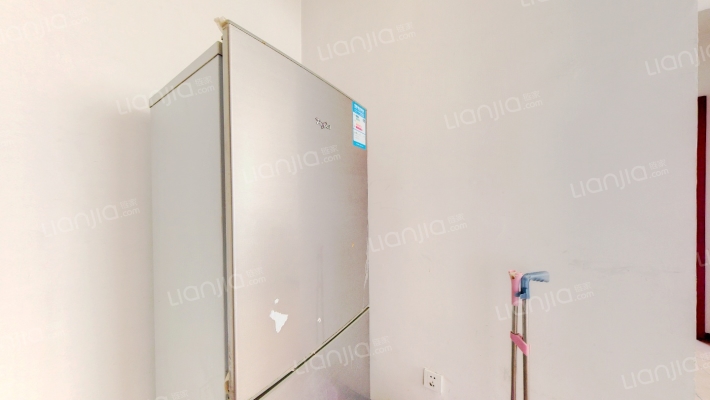 简单装修，户型方正，房本满五唯一，客厅卧室宽敞明亮-餐厅