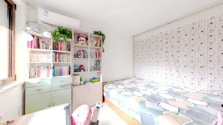 鸿坤南向两居室   精装修   满五年   随时看房-卧室A