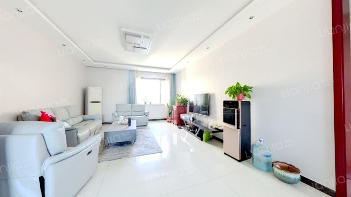 地理位置优越，精装修，直接入住-客厅