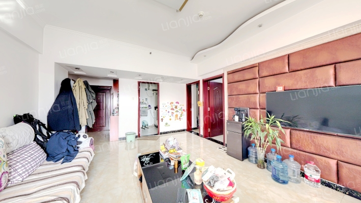 钻石广场全南二居室，精装修房本满五唯一，-客厅