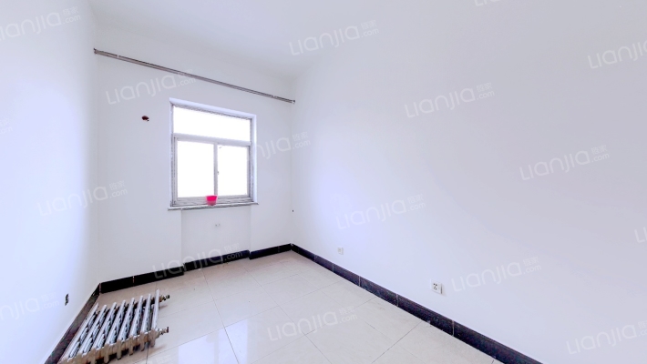 宜佳旺广场北 中医院南 集中供暖的三居 客厅朝南-卧室C