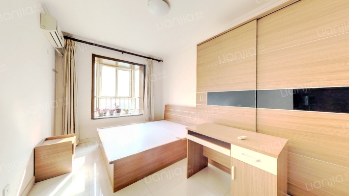 此房南北通透格局，带装修，采光视野很好，-卧室B