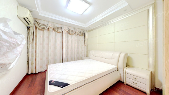 房东急售，高档装修未住，一线家具家电地暖空调-卧室D