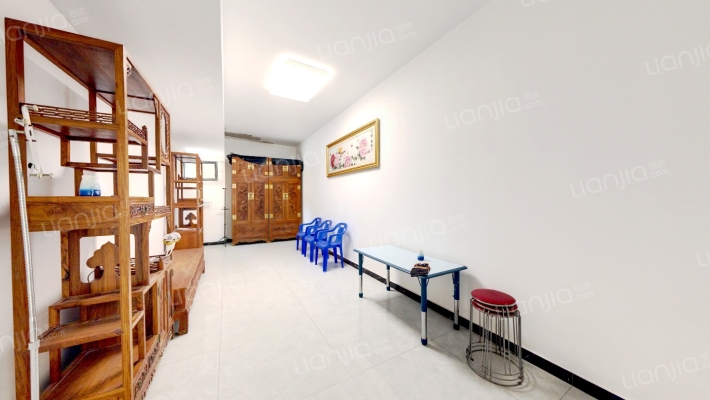 自住标准精装修，全天采光，视野无遮挡。-卧室A