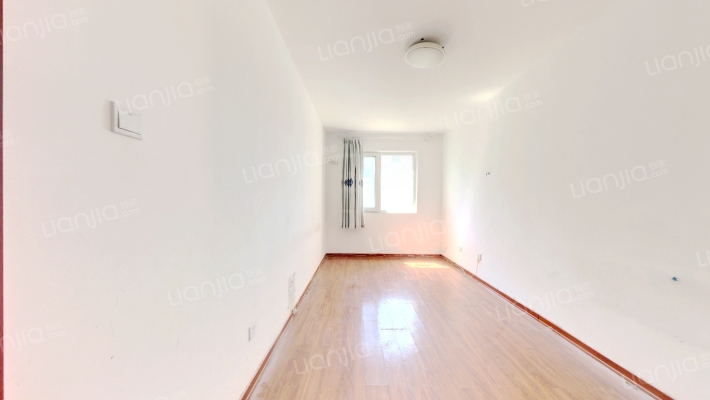 户型通透， 一梯两户， 交通便利。满五-卧室C