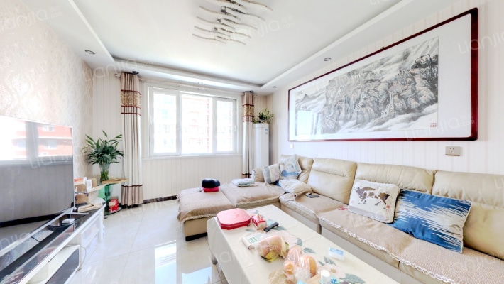 华泰豪庭 4室2厅 南 北-客厅