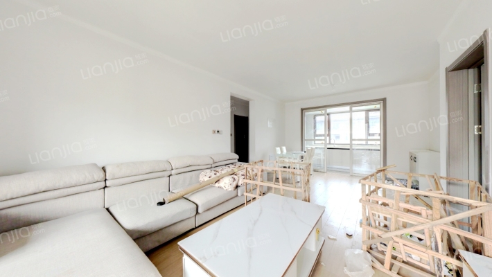 开发商带的装修，南北通透三阳开泰户型 。-客厅