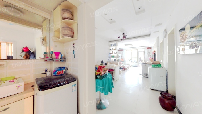 范阳路旁电梯洋房一梯两户南北通透三居室一层带院-客厅