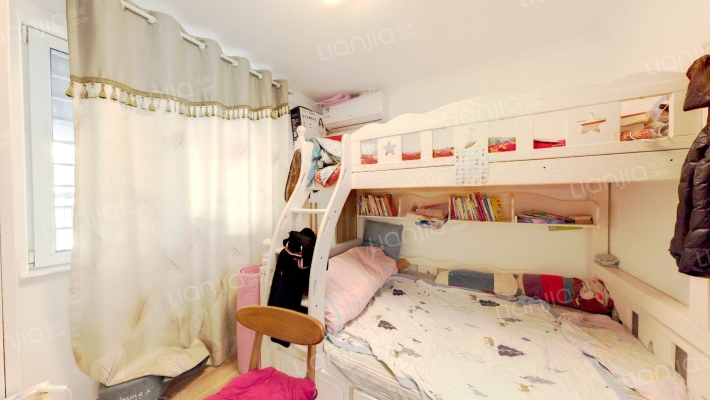 房子是精装修，房本満二，带车位，采光也还行。-卧室A