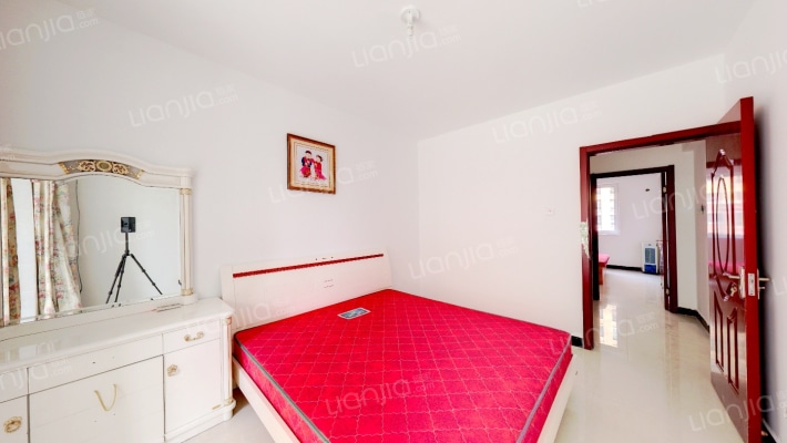 开发区 钻石广场 南北通透 大两居 满二年 随时看房-卧室B