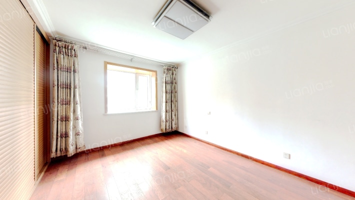 老城区电梯洋房，七跃八，顶层还有阁楼，大复式-卧室B