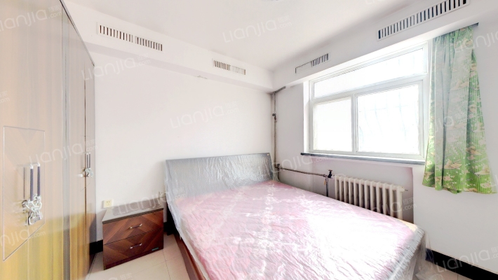 范阳路沿线  三居室  带40平露台  采光好 通风好-卧室A