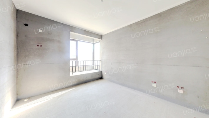 天伦湾馨园 南北通透 好楼层 毛坯三居室，90w-卧室A