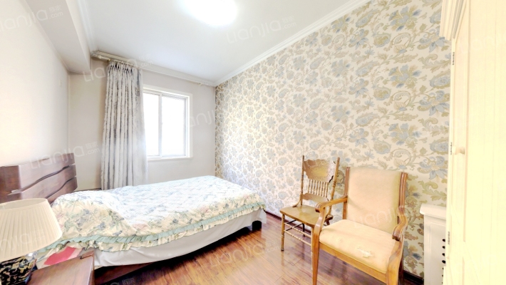 精装下叠，南入户，带南北的庭院-卧室D