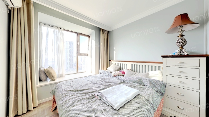 鸿坤精装修全明三居室，满五年唯一-卧室A