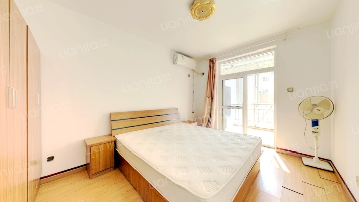 德信公园名流五期，集中供暖，南北通透两居-卧室B