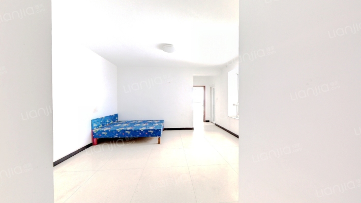 好楼层 采光好无遮挡.收拾的很无干净-客厅