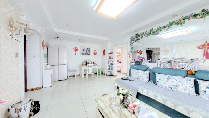 房本满二，可贷款，南北户型，精装修-客厅