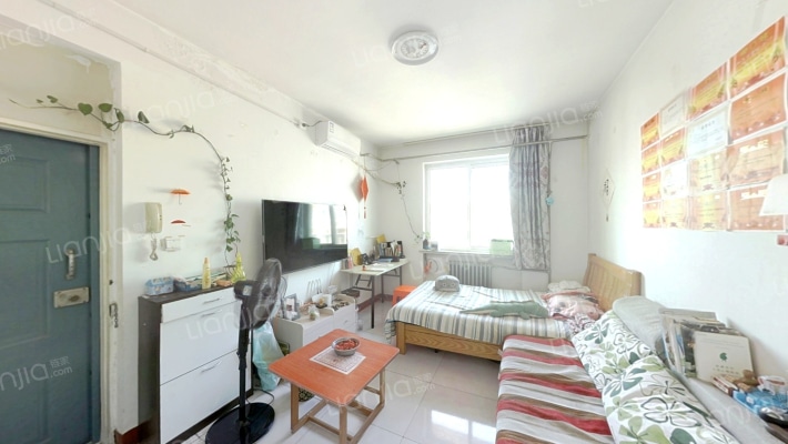 板楼采光视线不受影响 带楼下门房-客厅