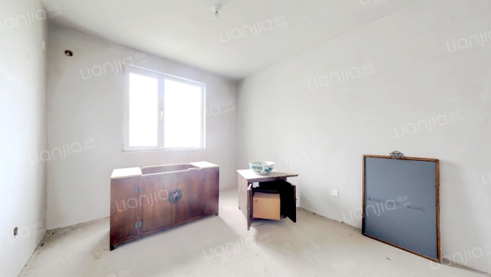 此房满四年了，采光好，视野好，南北通透两居室，毛坯-卧室A