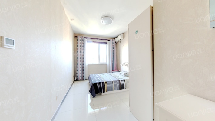 地理位置优越，精装修，直接入住-卧室B