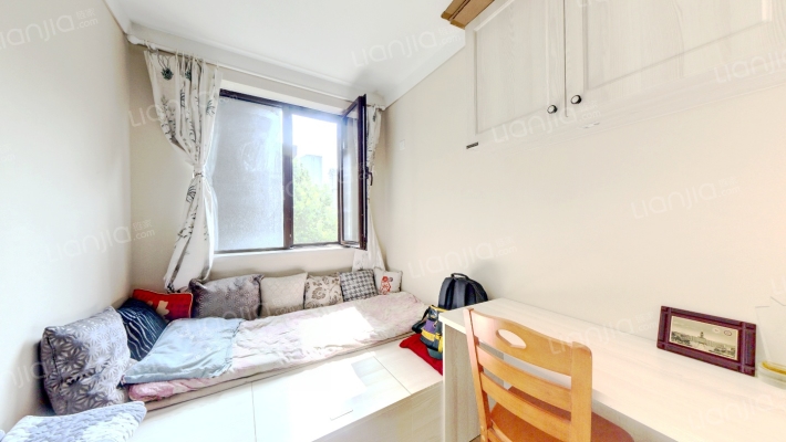 鸿坤理想湾 精装修全阳三居 满二无尾款 房本在手-卧室B