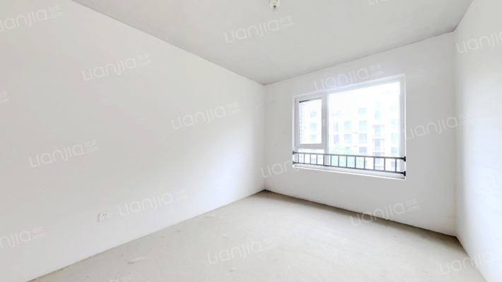 桃源新都孔雀城。南北通透三居，中高楼层，采光通风好-卧室A