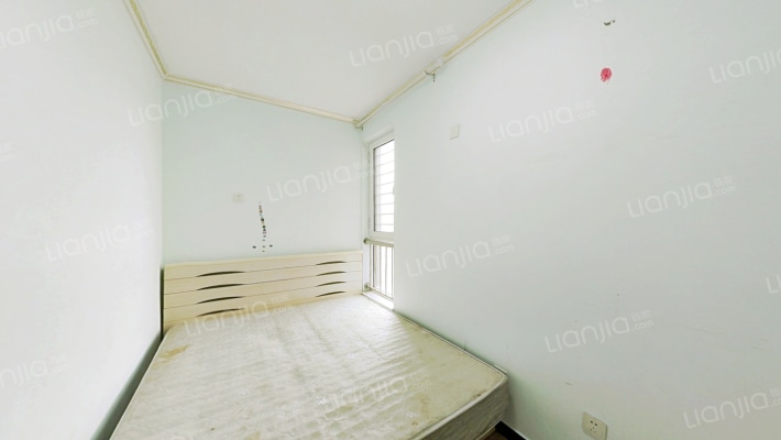 天地新城  97平三居 自住环保精装修 证满二-卧室B