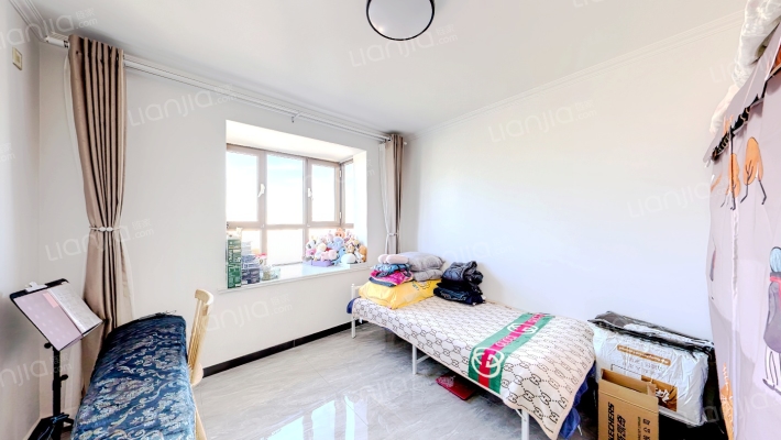 开发区惠友橙园三室两厅双卫精装修拎包入住南北通透-卧室A