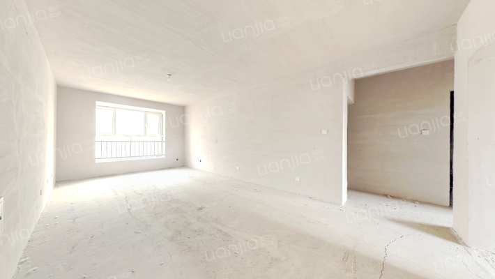 房子格局方正   采光全天      位置好 交通便利-客厅