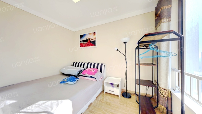 精装修没住过  经典户型 采光好-卧室C