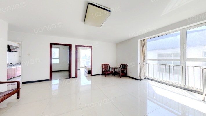 出售汇元尚品，朝阳户型，落地窗二居室。-客厅