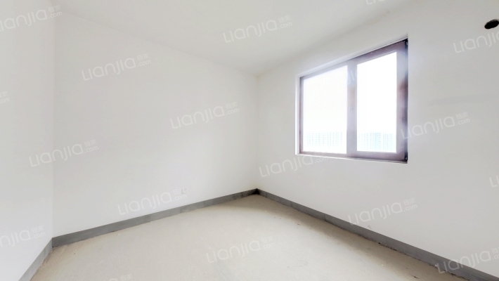 此房是南北通透三居室，全明格局，看房方便。-卧室B