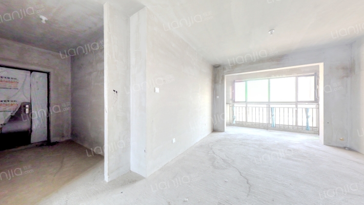 此房满二，采光好，视野好，小区环境优美。南北通透-客厅